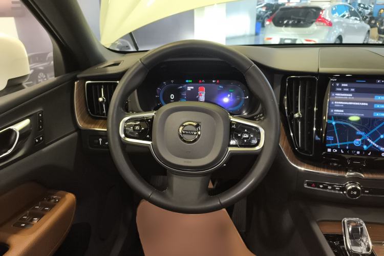 Used Volvo XC60 New Energy 2022 T8 Plug-in Hybrid Long-Range All-Wheel Drive Zhiyuan Luxury Edition