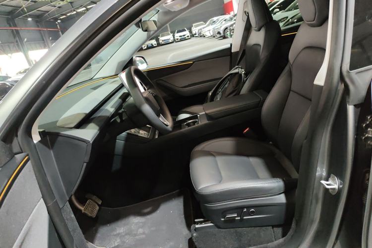 Used Tesla Model Y 2025 Rear-Wheel-Drive Version Left Front Seat