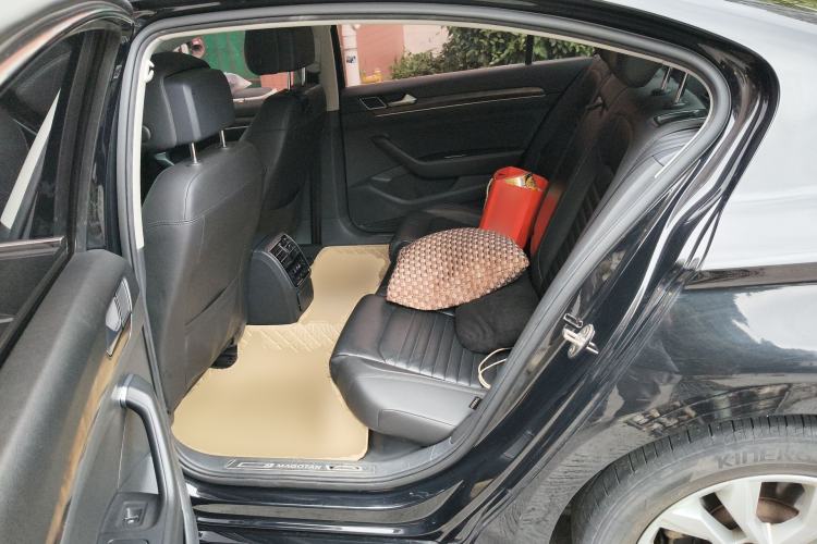 Used Volkswagen Magotan 2018 Facelift 330TSI DSG Luxury Model Left Rear Seat