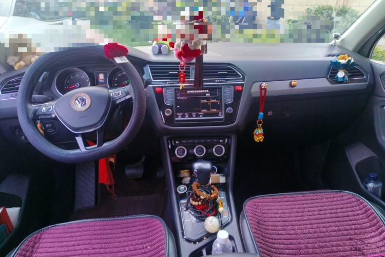 Used Volkswagen Tiguan L 2017 330TSI Automatic Two-Wheel Drive Luxury Edition Center Console