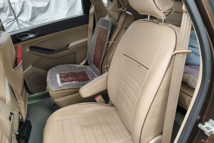 Used Baojun 730 2014 1.5L manual Comfort version 7 seats Left Rear Seat