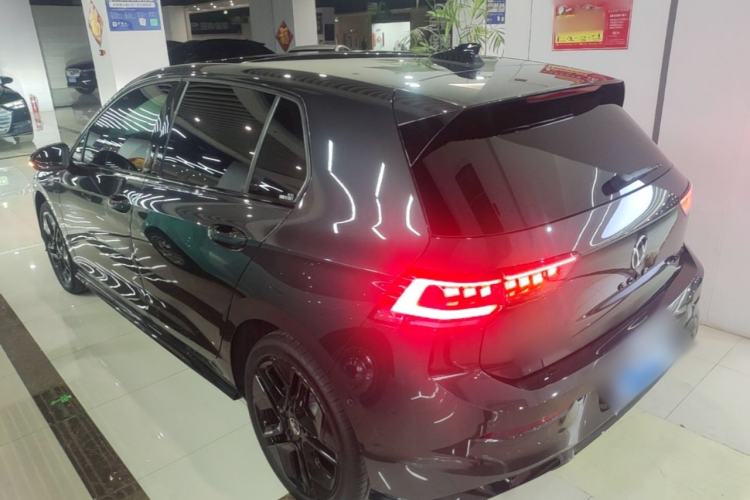 Used Volkswagen Golf 2025 Facelifted II 300TSI R-Line Rear Left 45 Deg