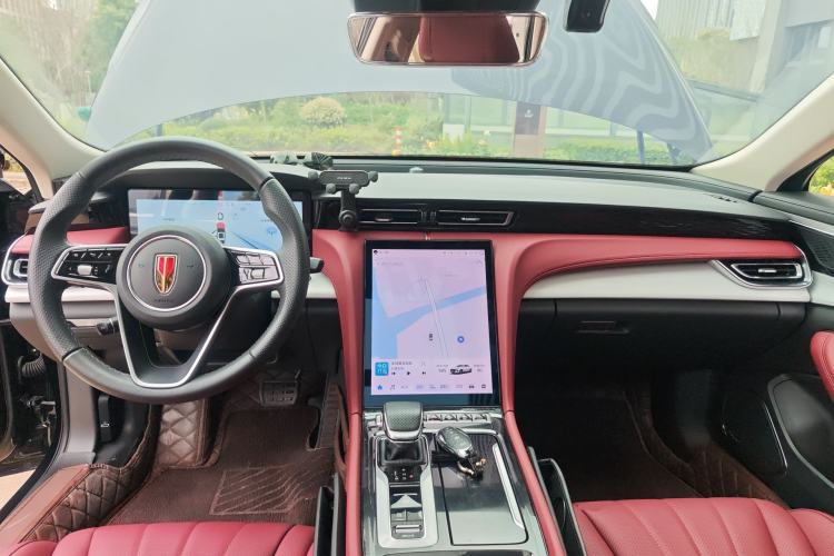 Used Hongqi H5 2024 2.0T Automatic Smart Connect Flagship Edition Center Console