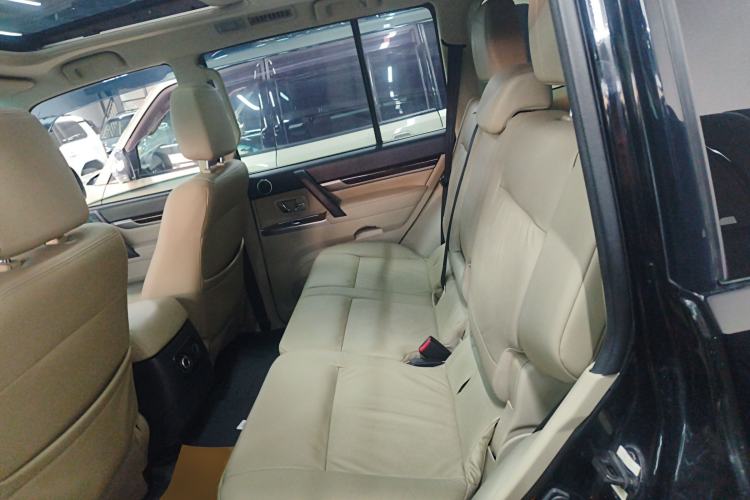 Used Mitsubishi Pajero 2019 V97 3.8L 5-Door GLS Sunroof Dual Differential – Middle East