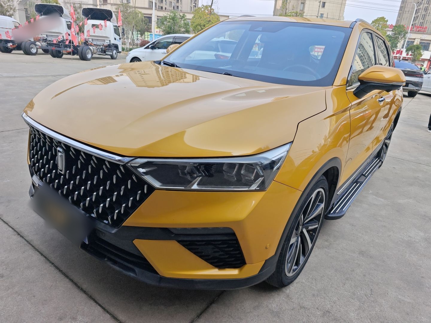 تحت مقدمة السيارة