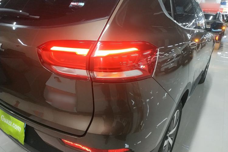 Used Haval H6 2017 Red Label 2.0T Automatic Two-Wheel Drive ZhiShang Model Right Rear Taillight