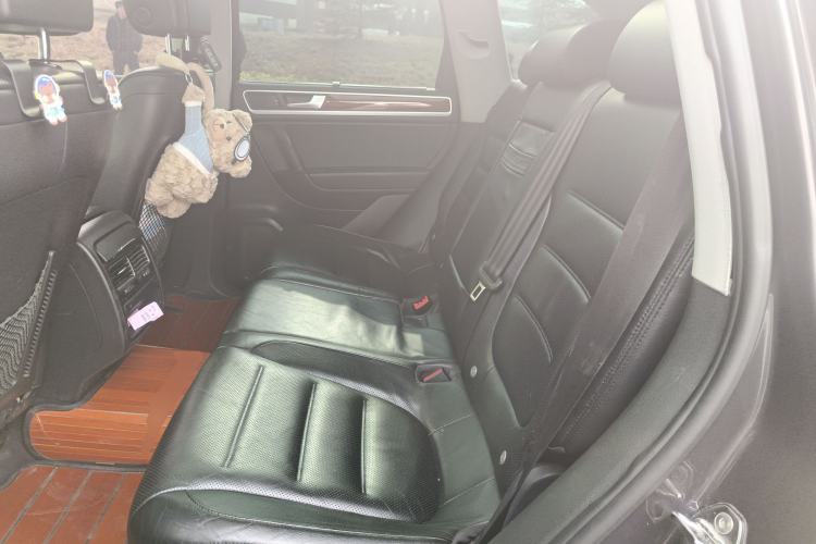 Used Volkswagen Touareg 2011 3.0 TSI High-End Version Left Rear Seat