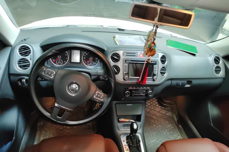 Used Volkswagen Tiguan 2009 2.0 TSI Comfort Edition Center Console