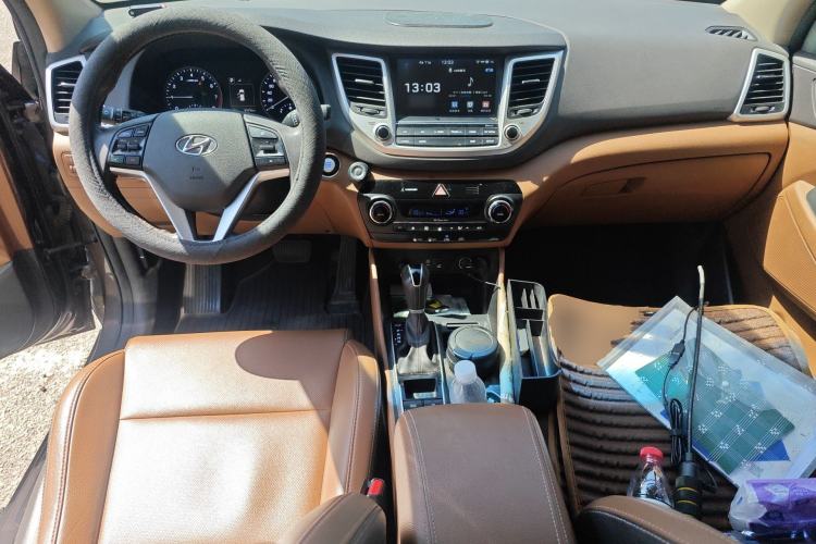 Used Hyundai Tucson 2015 1.6T Dual-Clutch Two-Wheel-Drive Leading Model Center Console