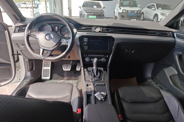 Used Volkswagen FAW-Volkswagen CC 2019 330TSI Glamour Edition China VI Center Console