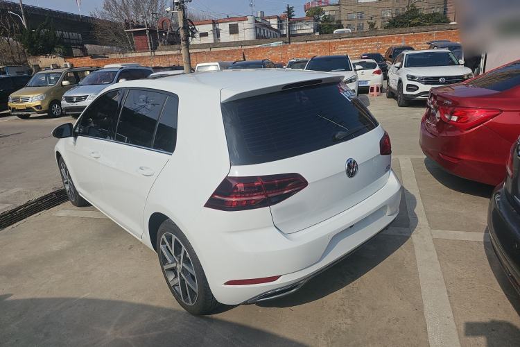 Used Volkswagen Golf 2018 230TSI Automatic Luxury Version
