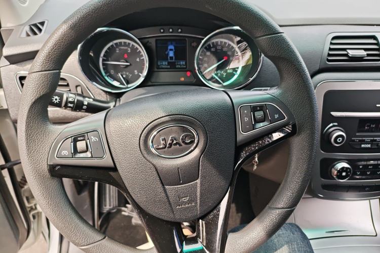 Used JAC Group T6 2022 2.0T Diesel Two-Wheel Drive Engineering Version with Long Wheelbase Steering Wheel