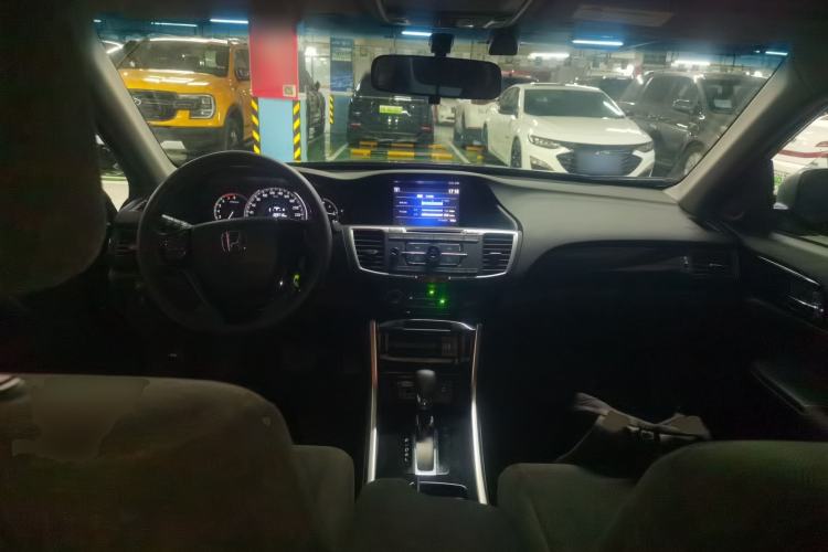 Used Honda Accord 2016 2.0L Comfort Edition Center Console