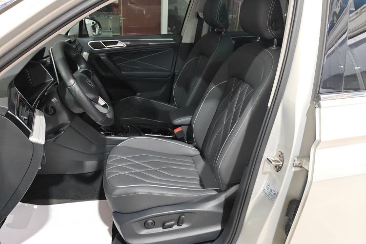 Used Volkswagen Tiguan L 2023 330TSI Automatic Two-Wheel Drive Smart Edition
