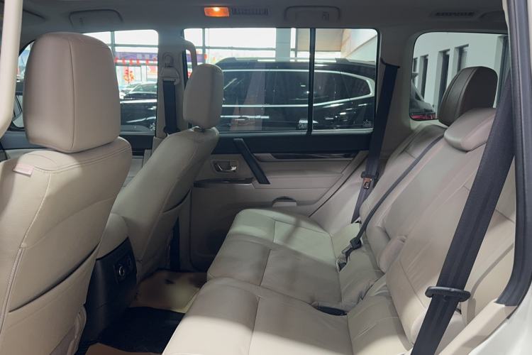Used Mitsubishi Pajero 