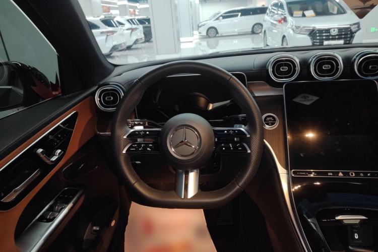 Used Mercedes-Benz GLC 2025 Refreshed GLC 300 L 4MATIC Dynamic Version 5 Seats