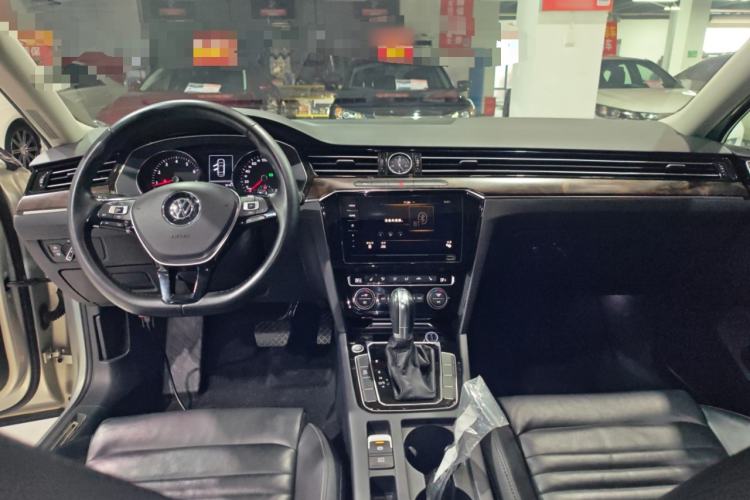 Used Volkswagen Magotan 2019 330TSI DSG Luxury Model China V Standard Center Console