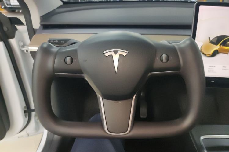 Used Tesla Model Y 2021 Long-Range All-Wheel-Drive Version 3D7 Steering Wheel