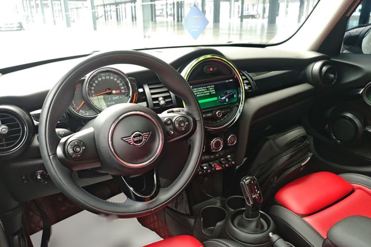 Used MINI 2019 1.5T COOPER Classic Edition Five-Door Version Center Console