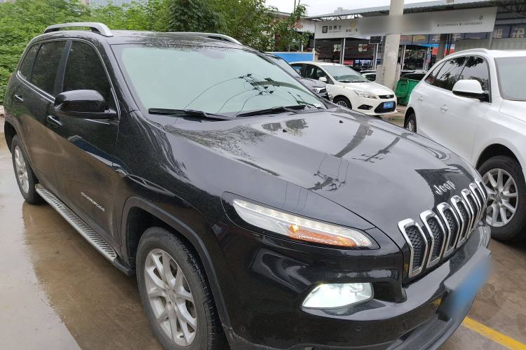 Used Jeep Cherokee 2016 2.0L Superior Edition