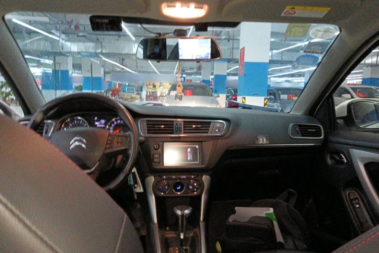 Used Citroen C3-XR 2015 1.6THP Automatic Pioneer Model Center Console