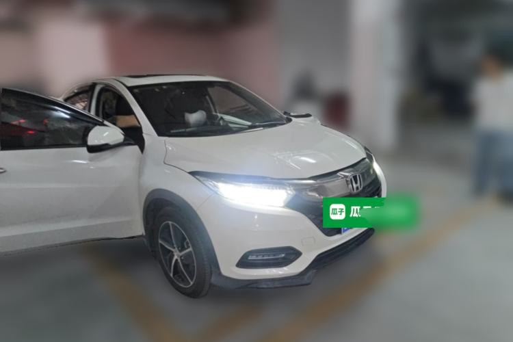 Used Honda Vezel 2020 220 TURBO CVT Luxury Edition Front Right 45 Deg