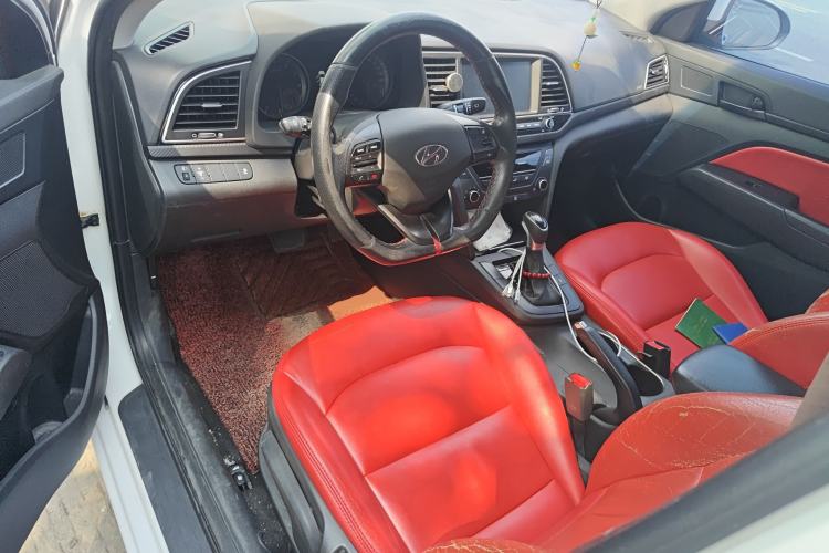 Used Hyundai Elantra (6th Generation / Lingdong) 2018 1.4T Dual-Clutch Xuan Dong · Dynamic Edition Center Console