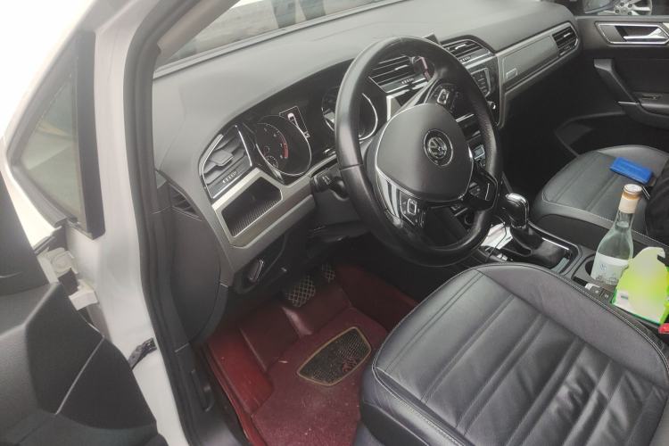 Used Volkswagen Touran 2016 Volkswagen Touran L 280TSI DSG Comfort Edition
