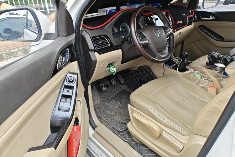 Used Baojun 730 2014 1.5L manual Comfort version 7 seats
