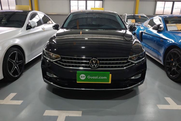 Used Volkswagen Magotan 2024 2 Million Units Zhongxiang Version 330TSI DSG Luxury Edition Front