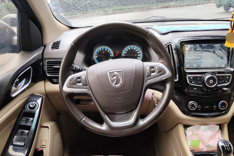 Used Baojun 730 2014 1.5L manual luxury trim 7 seats