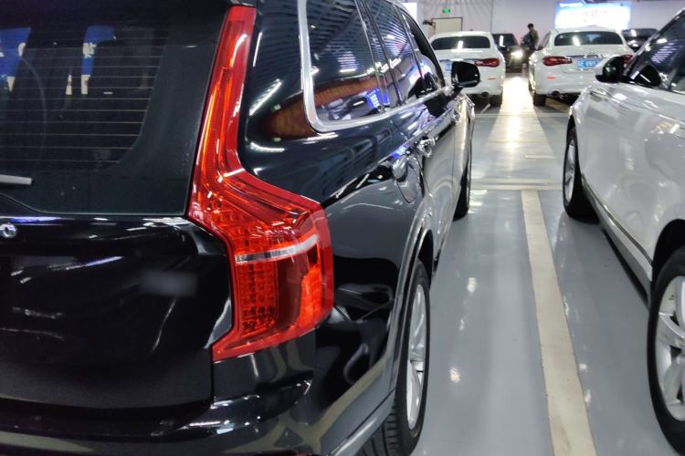 Used Volvo XC90 2018 T6 Zhiyi Edition 7-Seater Right Rear Taillight