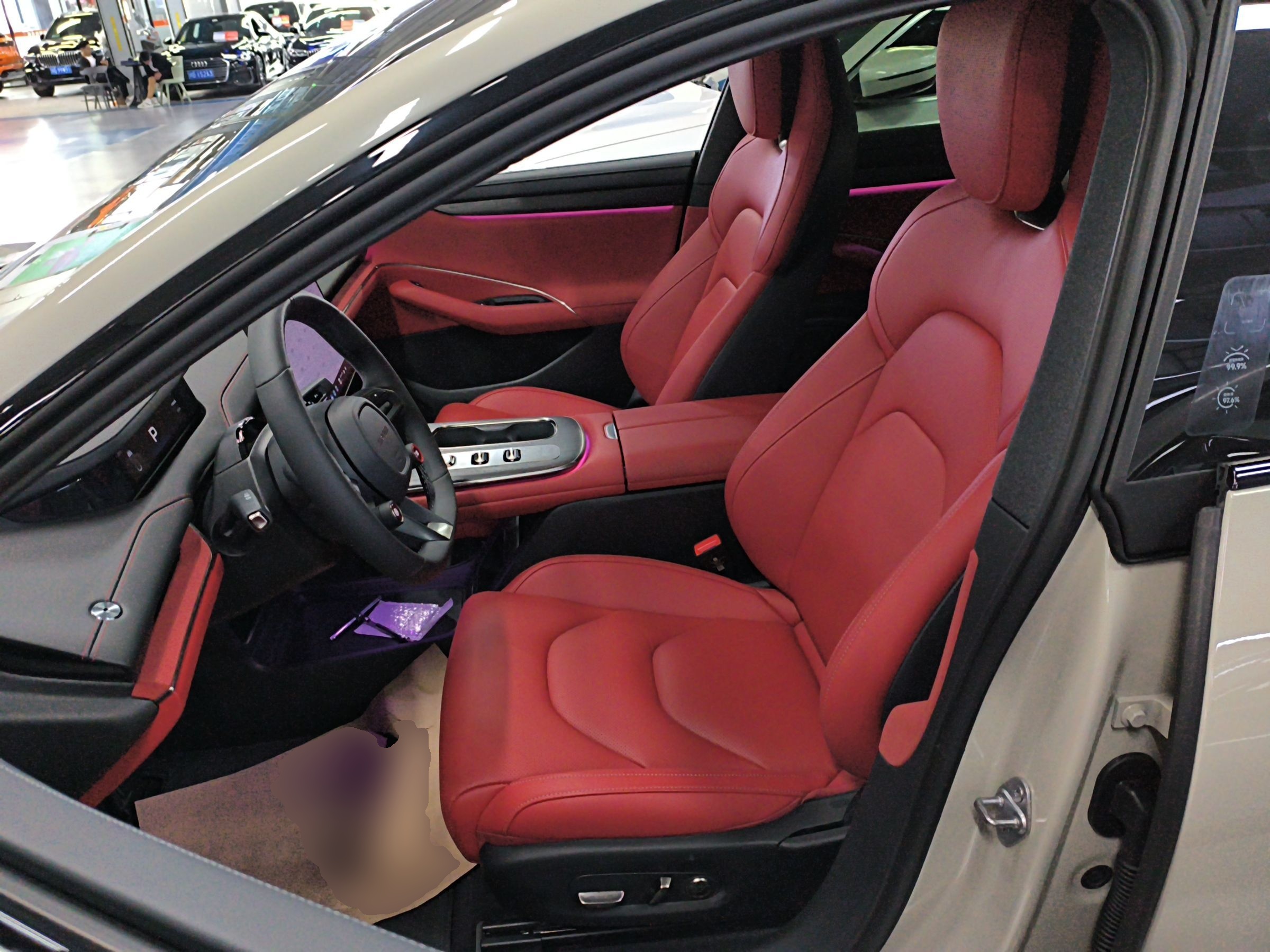 المقاعد الأمامية داخل السيارة