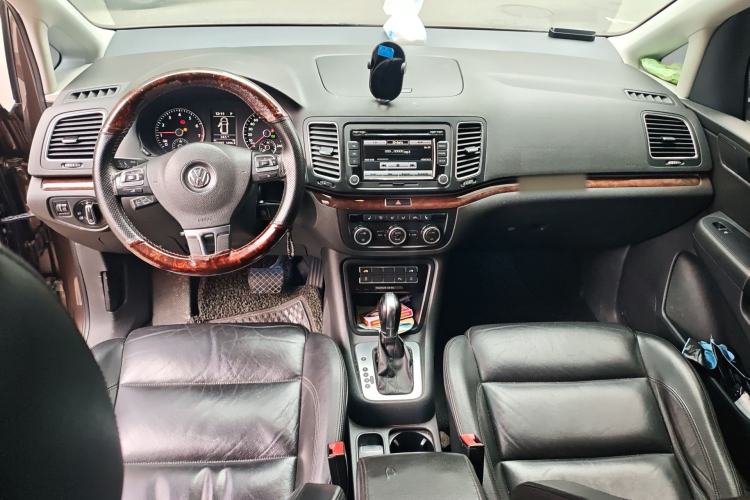 Used Volkswagen Sharan 2012 2.0 TSI Comfort Edition Euro IV Center Console