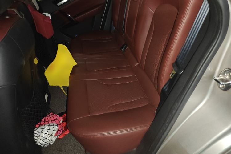 Used Zotye T600 2015 2.0T DCT Prestige Edition Left Rear Seat