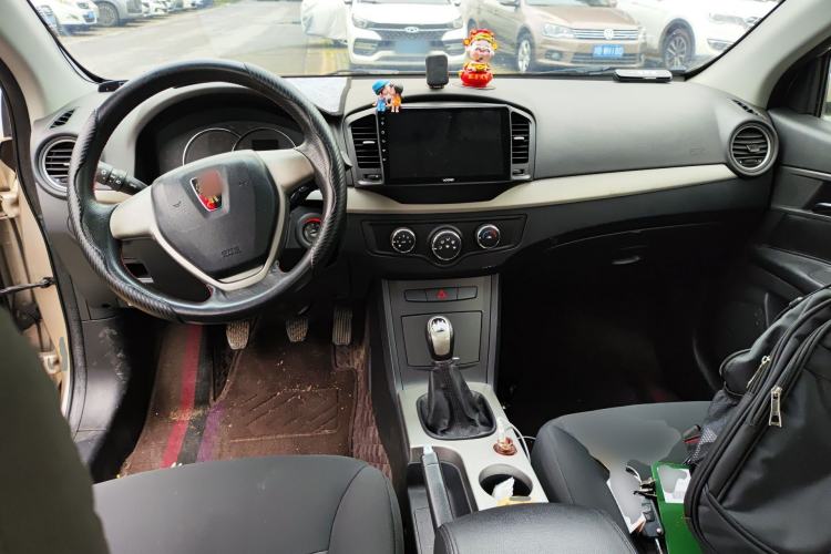 Used Roewe 350 2013 350S 1.5L Manual Xunchi Edition Center Console