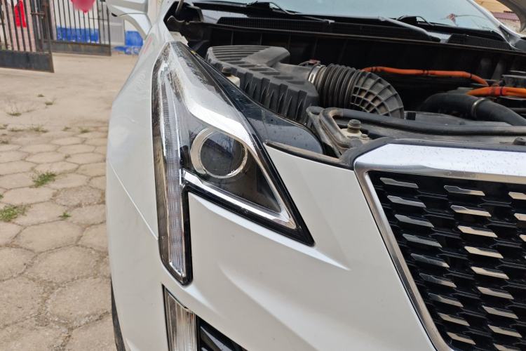 Used Cadillac XT5 2018 28E Four-Wheel Drive Tech Version Right Front Headlight