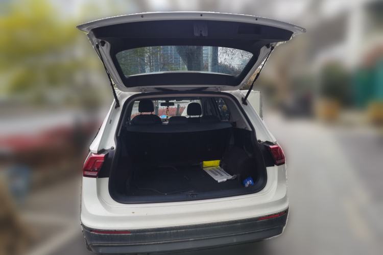 Used Volkswagen Tiguan L 2018 330TSI Automatic Two-Wheel Drive Luxury Edition Trunk