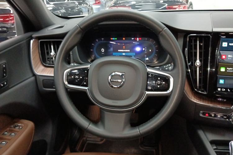 Used Volvo XC60 2024 B5 4x4 Smart Luxury Edition
