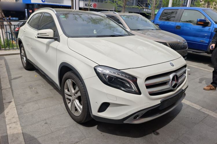Used Mercedes-Benz GLA 2015 GLA 200 Front Right 45 Deg