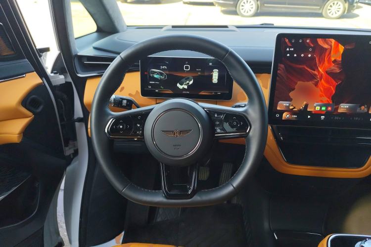 Used Geely Galaxy LEVC L380 2024 140-Degree 6-Seater All-Wheel-Drive Ultra