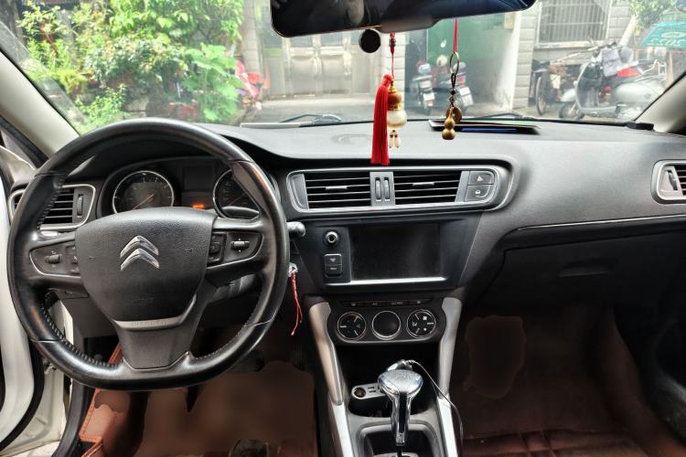 Used Citroen C3-XR 2015 1.6L Automatic Pioneer Model Center Console