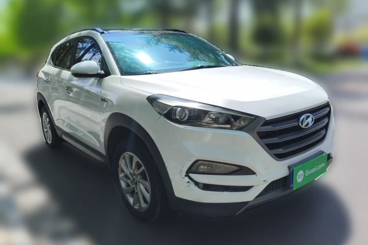 Used Hyundai Tucson 2015 1.6T Dual-Clutch Two-Wheel-Drive Smart Model Front Right 45 Deg