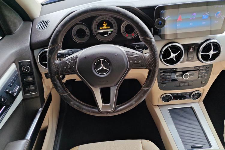 Used Mercedes-Benz GLK-Class 2013 GLK 300 4MATIC Dynamic Edition Steering Wheel