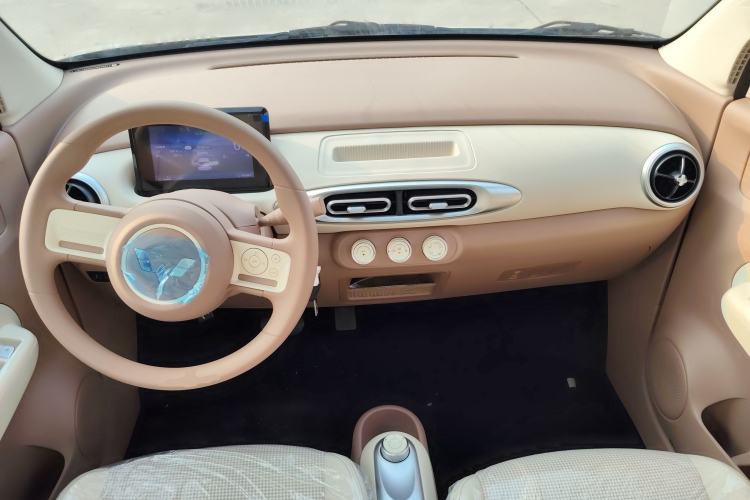 Used Wuling Hongguang MINIEV 2025 Four-Door Version Advanced Edition Center Console