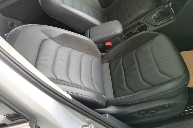 Used Volkswagen Tiguan L 2021 330TSI Automatic Two-Wheel Drive Smart Edition Right Front Seat