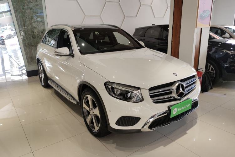 Used Mercedes-Benz GLC 2016 GLC 300 4MATIC Dynamic Model Front Right 45 Deg