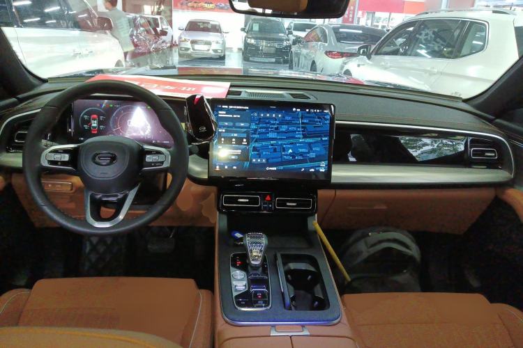 Used GAC Trumpchi GS8 2025 Linghang Series 2.0 TGDI Two-Wheel-Drive Luxury Edition 5 Seats