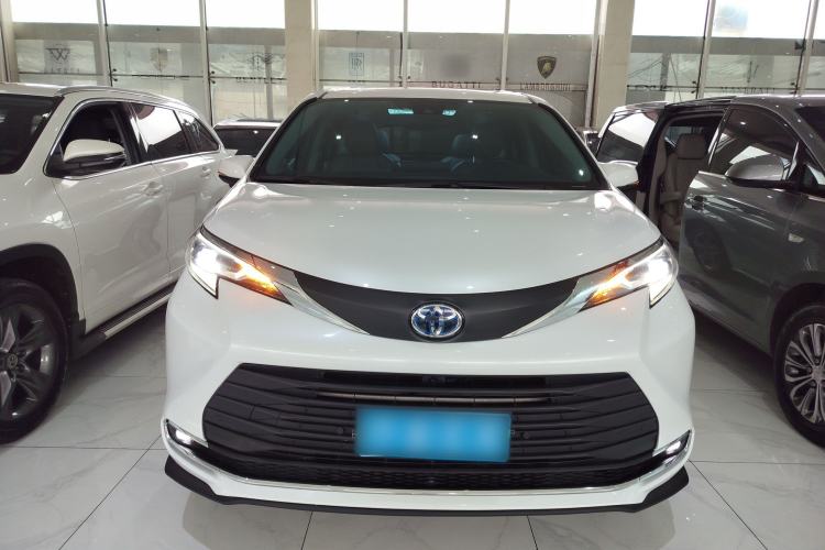 Used Toyota SIENNA 2023 2.5L Hybrid Comfort Edition Front