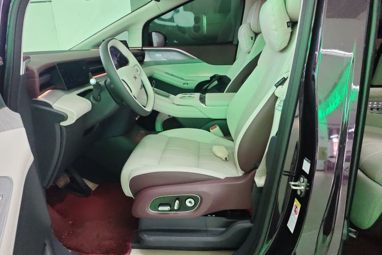 Used XPeng X9 2026 Model—Range-Extended Version 1602 Ultra Left Front Seat